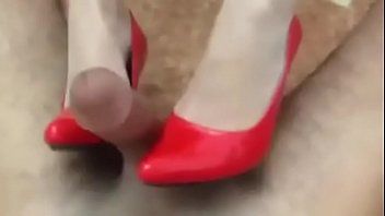 Reproducir Chica iraní ama el footjob para su esclavo y lo hace correrse por completo en: uploadrar.com/bi4uzf2gy1ff
