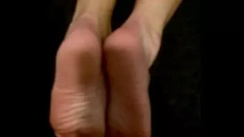 Play Slow-mo cumshot on her sweaty, stinky, wrinkled pink soles