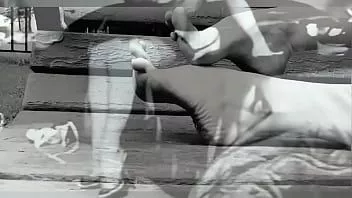 تشغيل هذه النضوج العشوائية تناسبكم جميعًا. يظهرون أنفسهم باطن القدمين والجمل