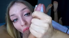 Afspelen Step Sister's late night pik zuigen en sperma spelen