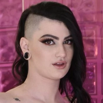 Pornoster Lydia Black